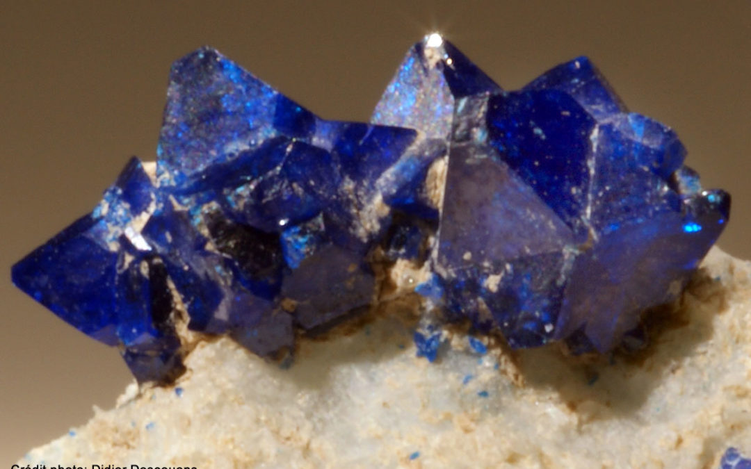 Cumengéite en étoile – cristal plus rare que le diamant