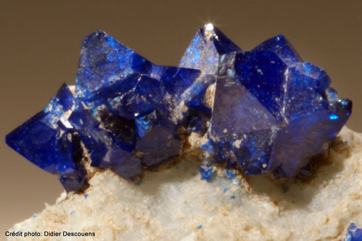 Cumengéite en étoile – cristal plus rare que le diamant